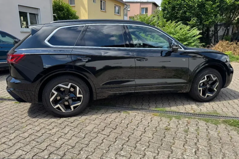 Volkswagen Touareg din 2025 cu 6.679 km - oferta VOL242998 - foto 4
