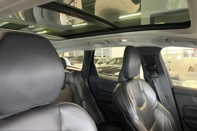 Volvo XC60 din 2021 cu 128.400 km - oferta VOL243021 - foto 9