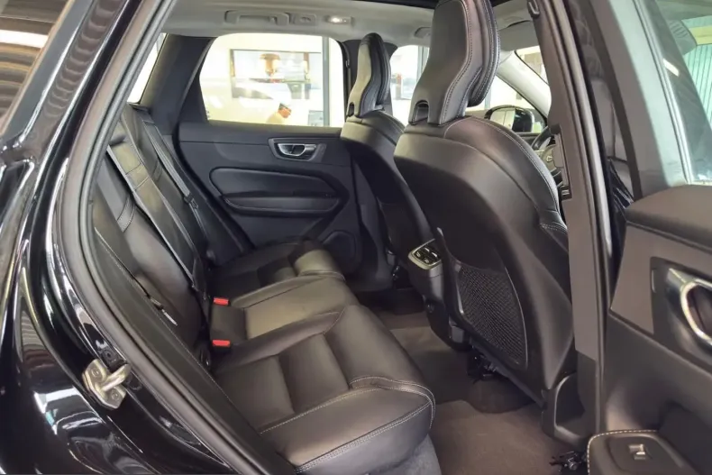 Volvo XC60 din 2021 cu 128.400 km - oferta VOL243021 - foto 11