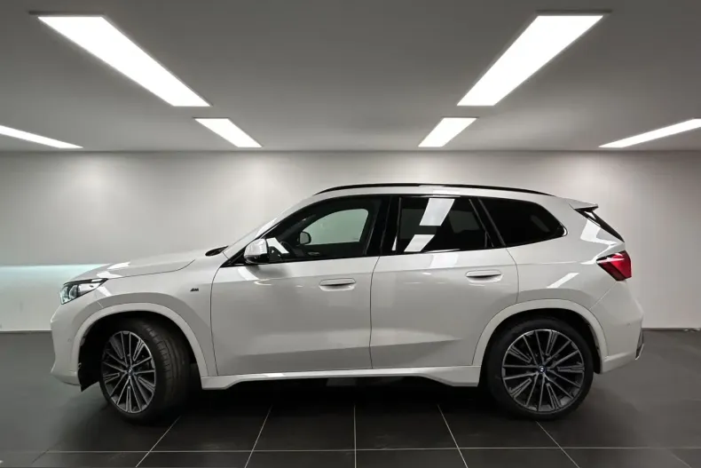 BMW iX1 (Seria X) din 2023 cu 26.215 km - oferta BMW243083 - foto 2