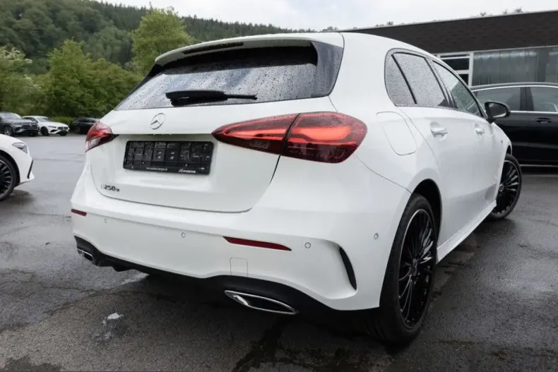 Mercedes-Benz A 250 (Clasa A) din 2025 cu 17.724 km - oferta MER243125 - foto 2
