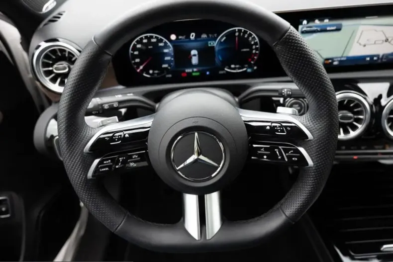 Mercedes-Benz A 250 (Clasa A) din 2025 cu 17.724 km - oferta MER243125 - foto 10