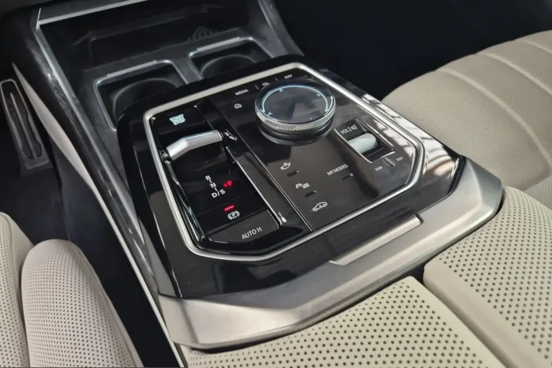 BMW 750 (Seria 7) din 2025 cu 19.998 km - oferta BMW243128 - foto 9
