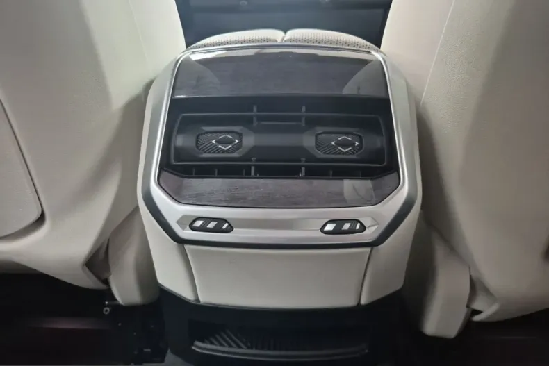 BMW 750 (Seria 7) din 2025 cu 19.998 km - oferta BMW243128 - foto 14