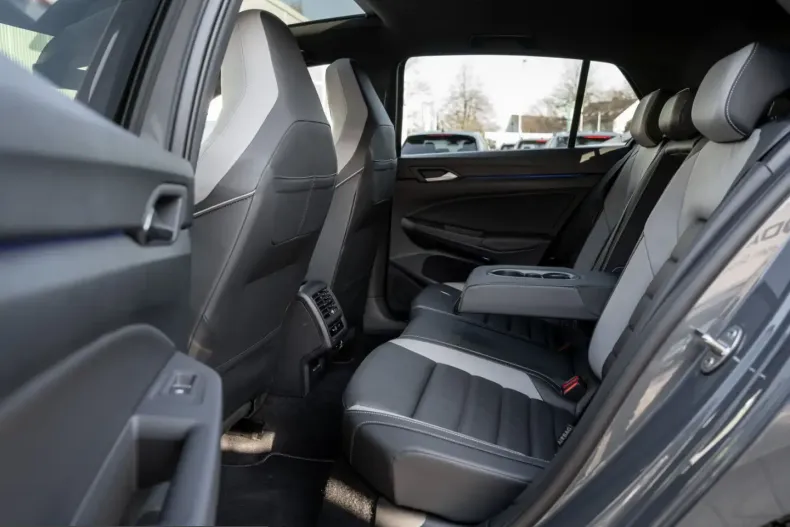 Volkswagen Golf din 2025 cu 19.990 km - oferta VOL243130 - foto 6
