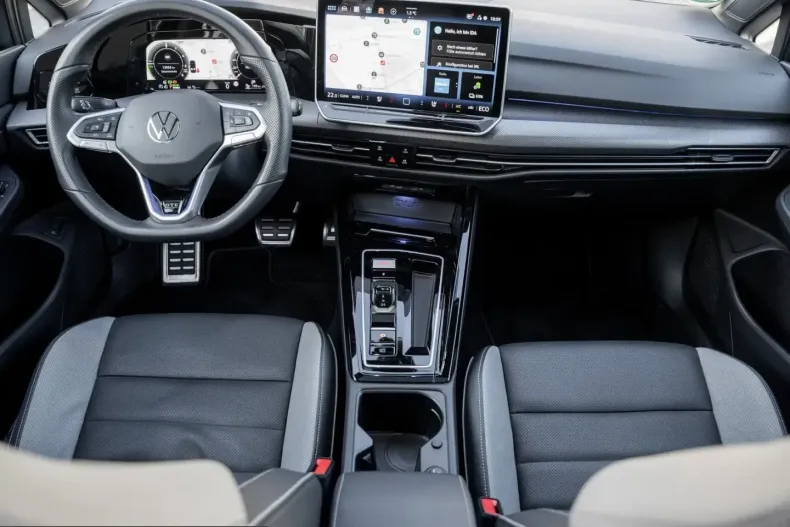 Volkswagen Golf din 2025 cu 19.990 km - oferta VOL243130 - foto 8