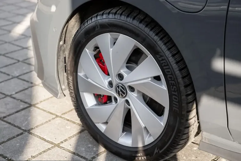 Volkswagen Golf din 2025 cu 19.990 km - oferta VOL243130 - foto 28