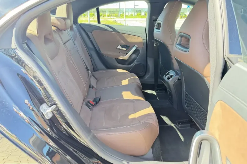 Mercedes-Benz CLA 180 (Clasa CLA) din 2024 cu 49.570 km - oferta MER243154 - foto 9