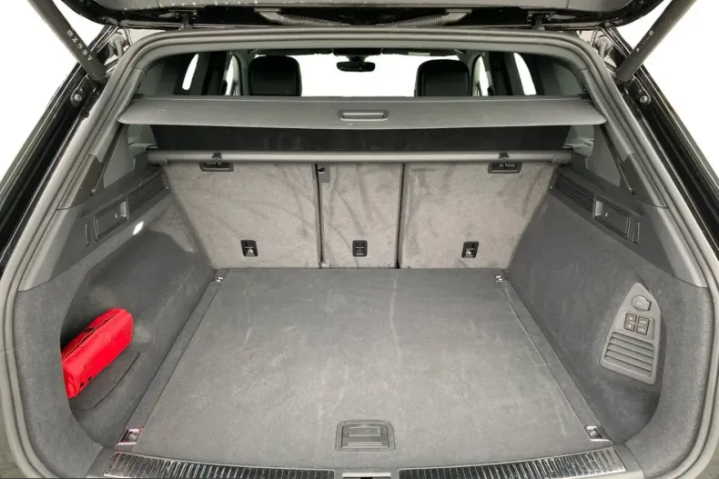 Volkswagen Touareg din 2025 cu 14.600 km - oferta VOL243159 - foto 5
