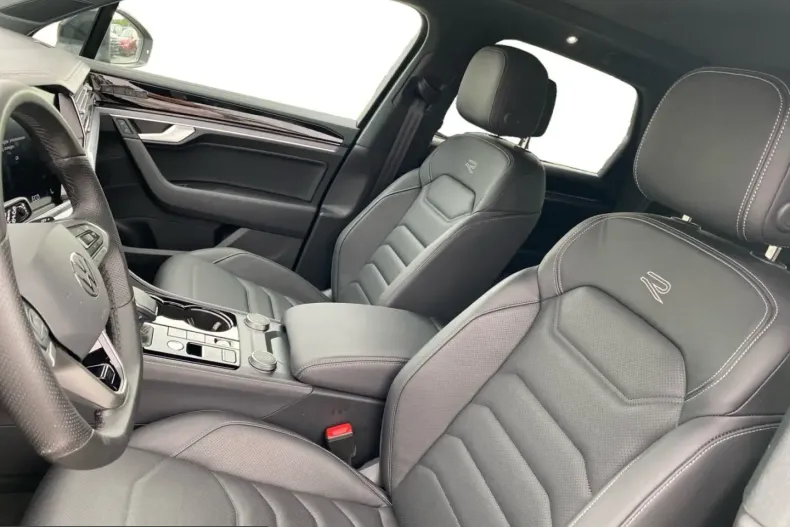 Volkswagen Touareg din 2025 cu 14.600 km - oferta VOL243159 - foto 7