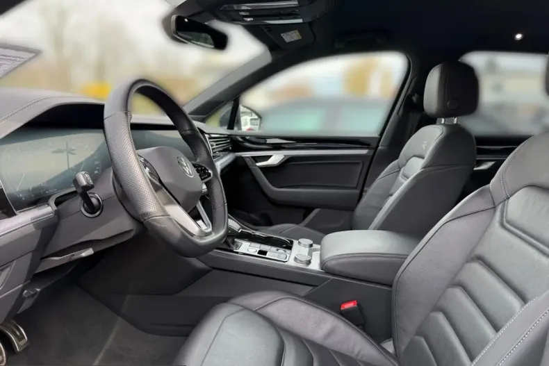 Volkswagen Touareg din 2023 cu 45.067 km - oferta VOL243163 - foto 7