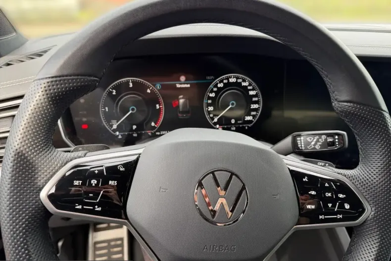 Volkswagen Touareg din 2023 cu 45.067 km - oferta VOL243163 - foto 9