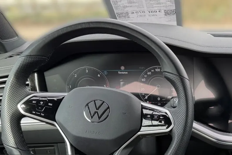 Volkswagen Touareg din 2023 cu 45.067 km - oferta VOL243163 - foto 10