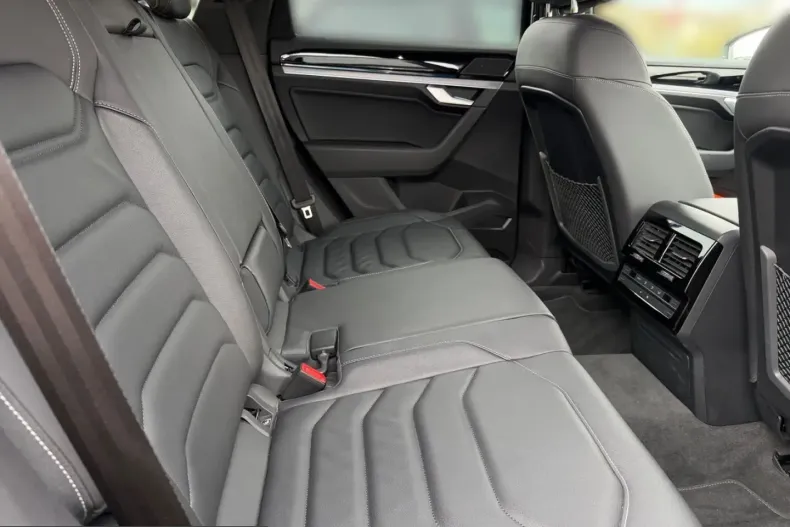 Volkswagen Touareg din 2023 cu 45.067 km - oferta VOL243163 - foto 13