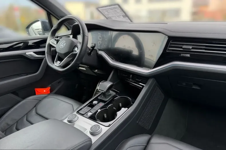 Volkswagen Touareg din 2023 cu 45.067 km - oferta VOL243163 - foto 14