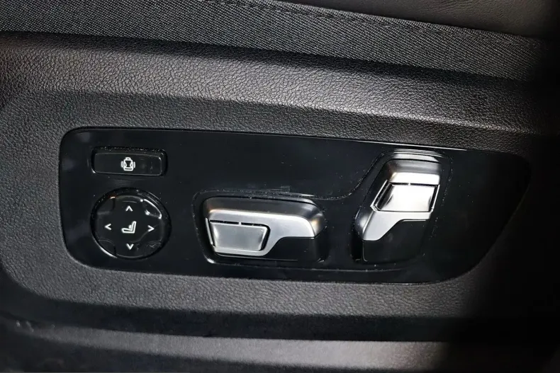 BMW XM (Seria X) din 2024 cu 49.734 km - oferta BMW243192 - foto 13