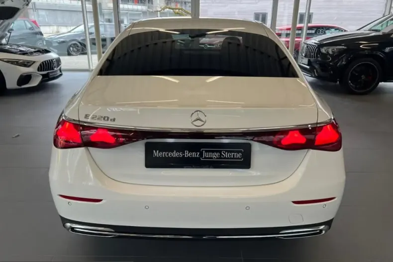 Mercedes-Benz E 220 (Clasa E) din 2024 cu 21.700 km - oferta MER243217 - foto 5