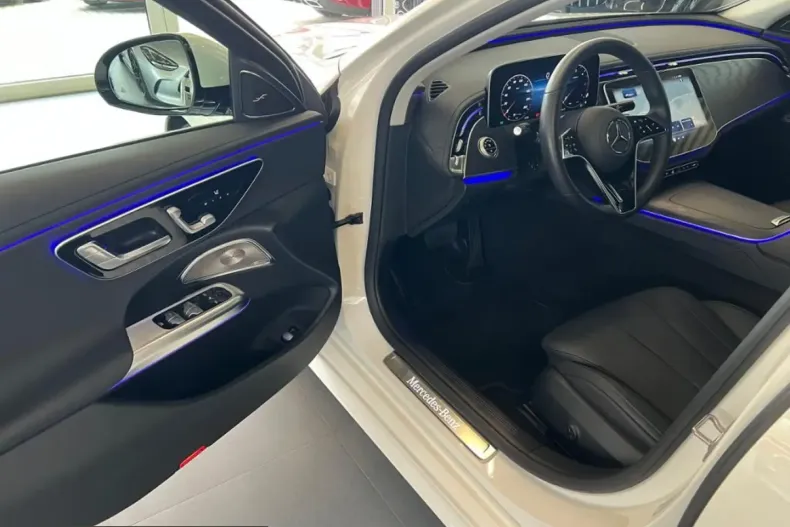 Mercedes-Benz E 220 (Clasa E) din 2024 cu 21.700 km - oferta MER243217 - foto 7