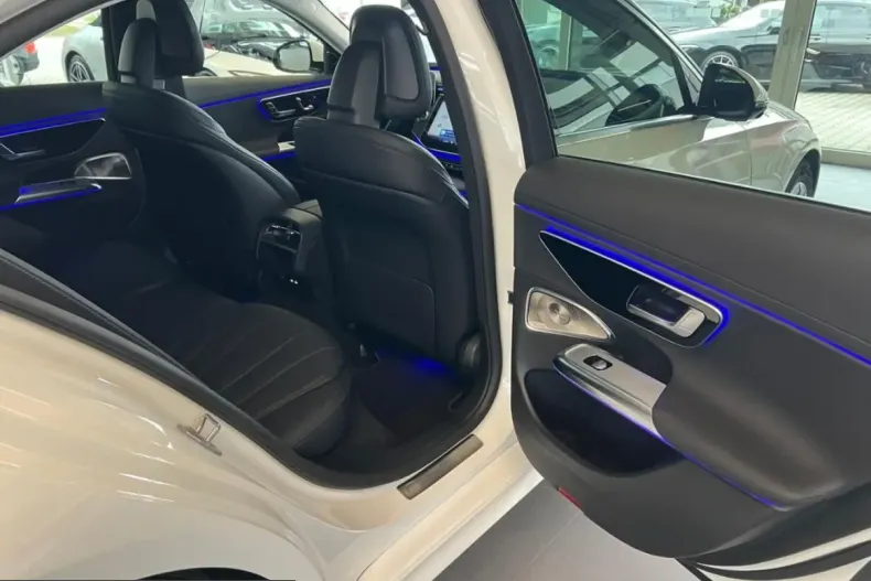 Mercedes-Benz E 220 (Clasa E) din 2024 cu 21.700 km - oferta MER243217 - foto 10