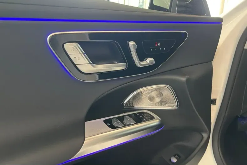 Mercedes-Benz E 220 (Clasa E) din 2024 cu 21.700 km - oferta MER243217 - foto 11