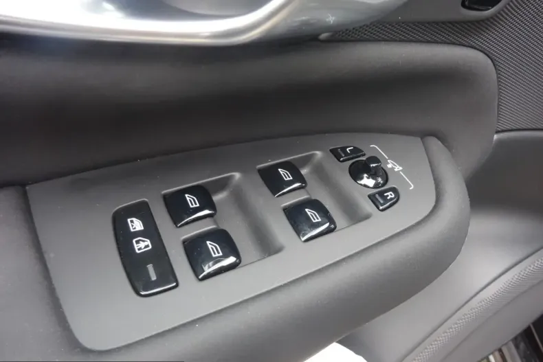 Volvo XC90 din 2025 cu 22.179 km - oferta VOL243218 - foto 32