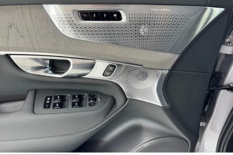 Volvo XC90 din 2025 cu 18.095 km - oferta VOL243219 - foto 12