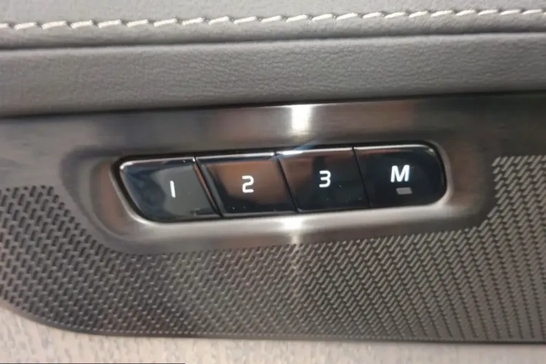Volvo XC90 din 2025 cu 15.840 km - oferta VOL243220 - foto 23
