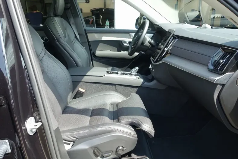 Volvo XC90 din 2025 cu 18.880 km - oferta VOL243221 - foto 10