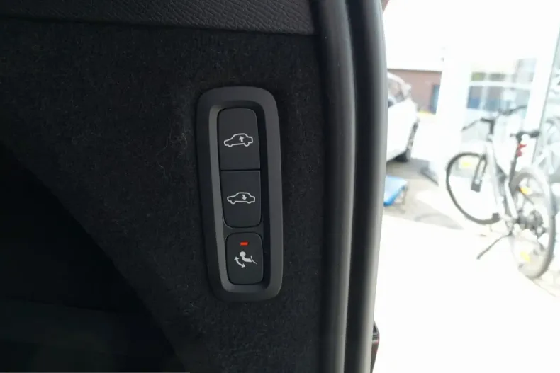 Volvo XC90 din 2025 cu 18.880 km - oferta VOL243221 - foto 24