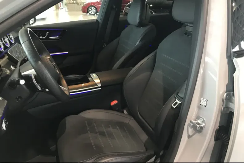 Mercedes-Benz C 300 (Clasa C) din 2025 cu 25.200 km - oferta MER243240 - foto 5