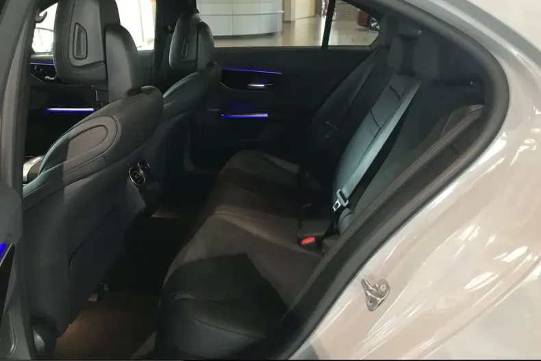 Mercedes-Benz C 300 (Clasa C) din 2025 cu 25.200 km - oferta MER243240 - foto 6