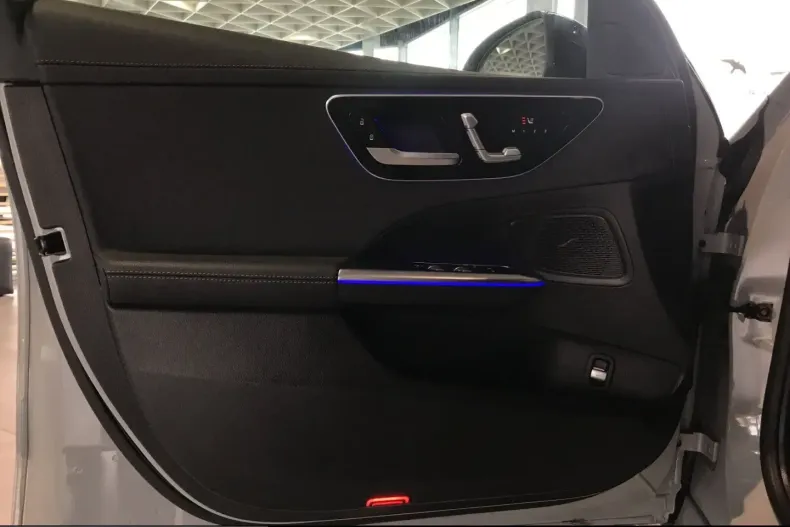 Mercedes-Benz C 300 (Clasa C) din 2025 cu 25.200 km - oferta MER243240 - foto 16