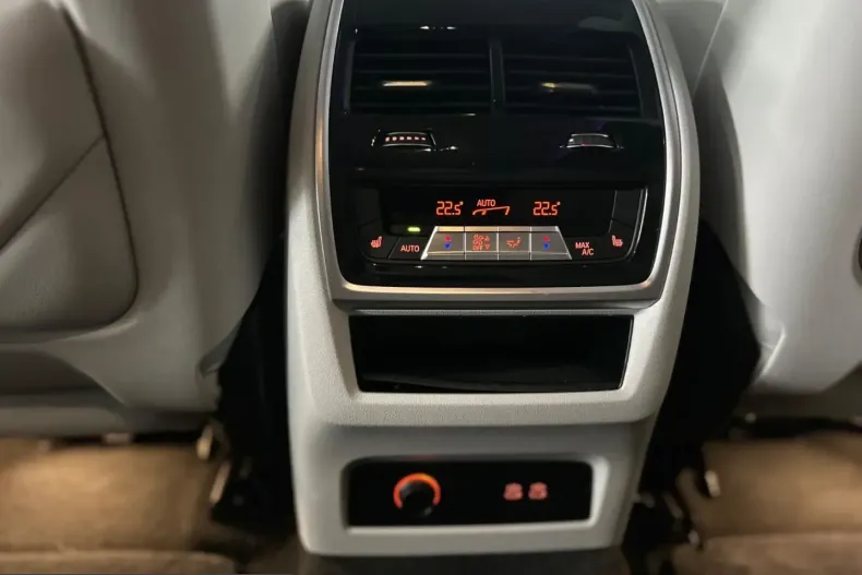 BMW XM (Seria X) din 2023 cu 64.796 km - oferta BMW243250 - foto 36