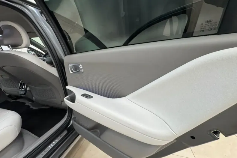 Hyundai IONIQ 6 din 2024 cu 15.270 km - oferta HYU243261 - foto 45