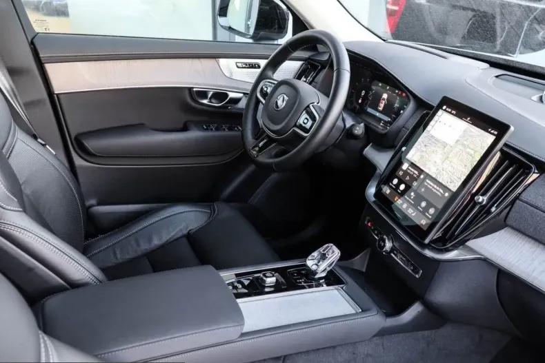 Volvo XC90 din 2025 cu 25.800 km - oferta VOL243264 - foto 3