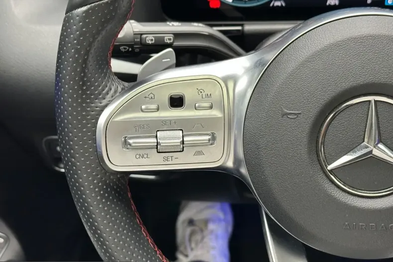 Mercedes-Benz GLA 200 (Clasa GLA) din 2023 cu 39.000 km - oferta MER243274 - foto 17