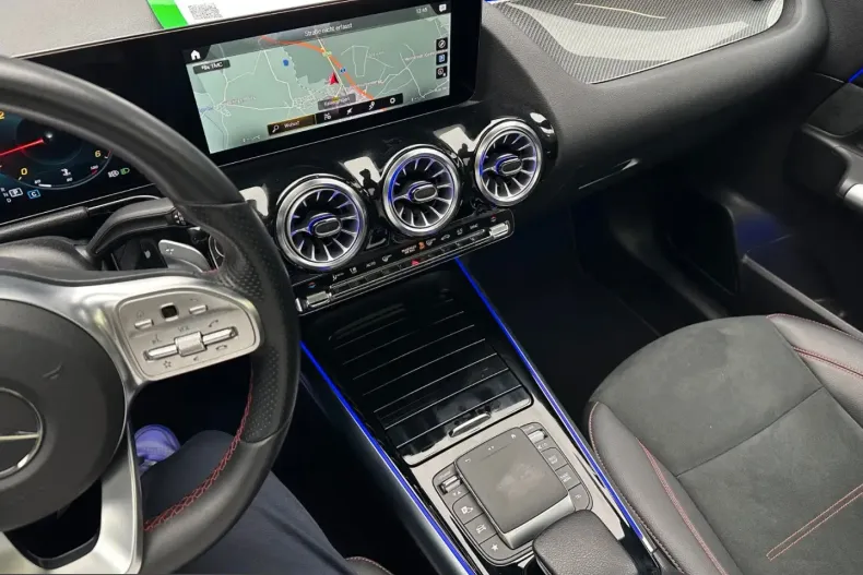 Mercedes-Benz GLA 200 (Clasa GLA) din 2023 cu 39.000 km - oferta MER243274 - foto 19