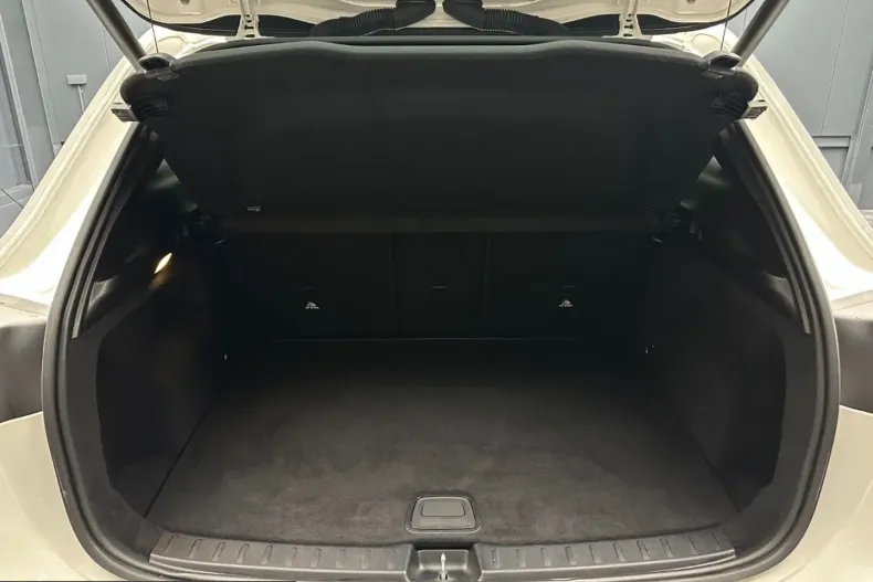 Mercedes-Benz GLA 200 (Clasa GLA) din 2023 cu 39.000 km - oferta MER243274 - foto 29