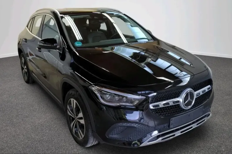 Mercedes-Benz GLA 200 (Clasa GLA) din 2023 cu 61.144 km - oferta MER243276 - foto 1