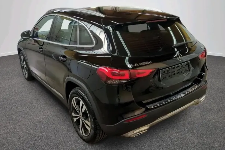 Mercedes-Benz GLA 200 (Clasa GLA) din 2023 cu 61.144 km - oferta MER243276 - foto 2