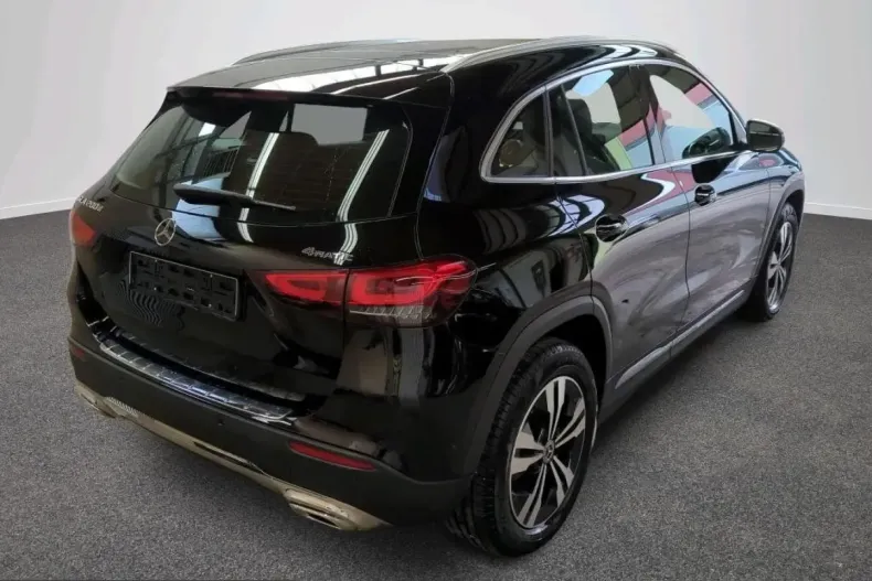 Mercedes-Benz GLA 200 (Clasa GLA) din 2023 cu 61.144 km - oferta MER243276 - foto 3
