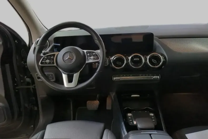 Mercedes-Benz GLA 200 (Clasa GLA) din 2023 cu 61.144 km - oferta MER243276 - foto 4