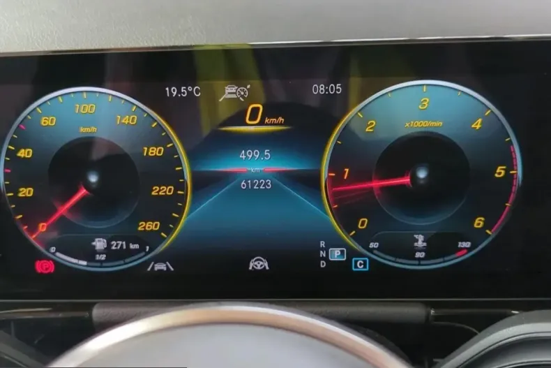 Mercedes-Benz GLA 200 (Clasa GLA) din 2023 cu 61.144 km - oferta MER243276 - foto 6