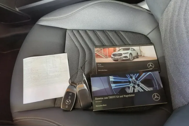 Mercedes-Benz GLA 200 (Clasa GLA) din 2023 cu 61.144 km - oferta MER243276 - foto 10