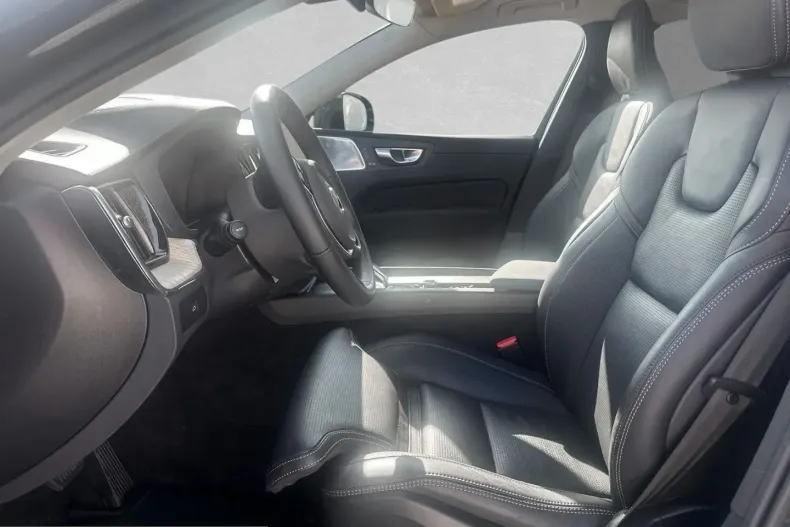 Volvo XC60 din 2025 cu 24.000 km - oferta VOL243285 - foto 3