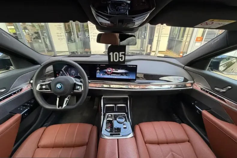 BMW 750 (Seria 7) din 2025 cu 38.229 km - oferta BMW243289 - foto 2