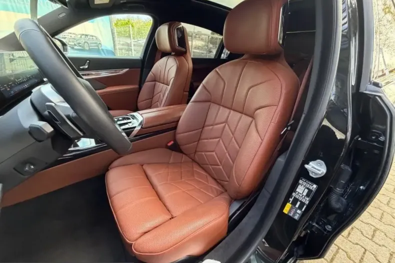 BMW 750 (Seria 7) din 2025 cu 38.229 km - oferta BMW243289 - foto 4