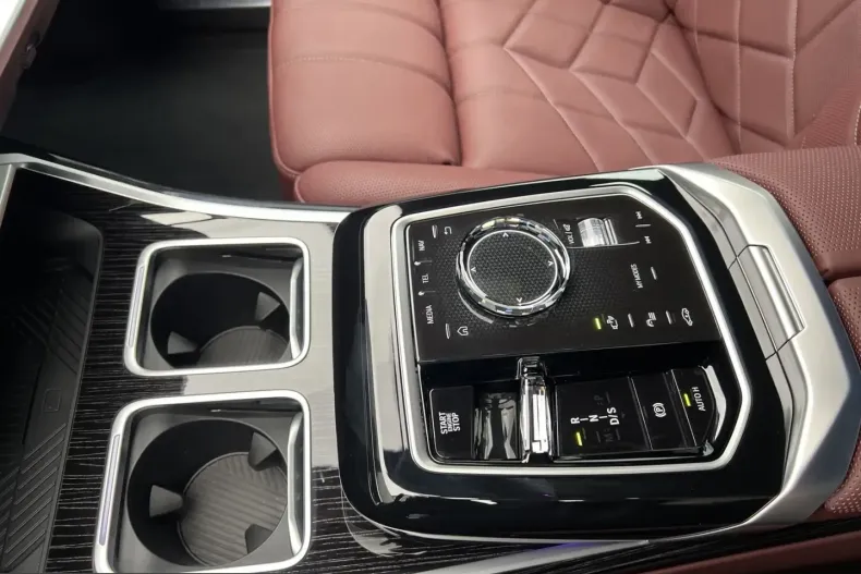 BMW 740 (Seria 7) din 2025 cu 6.118 km - oferta BMW243293 - foto 22