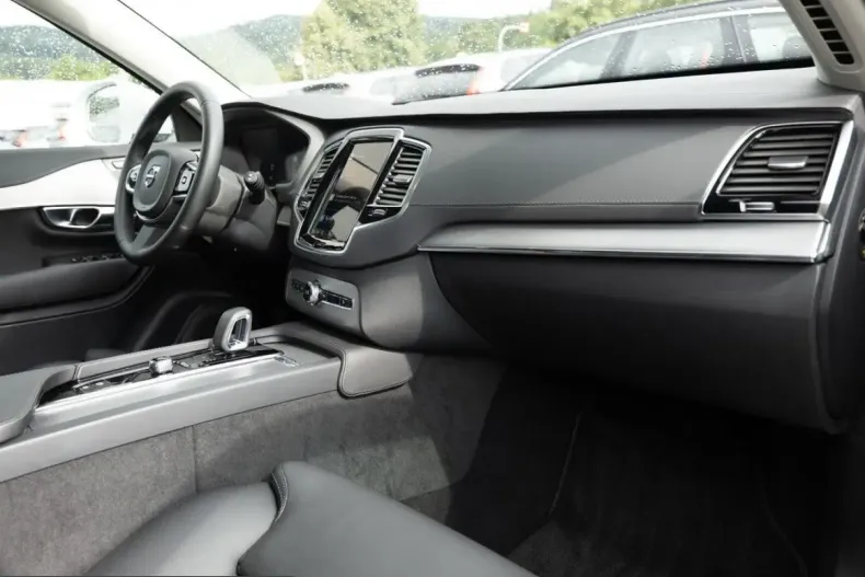Volvo XC90 din 2024 cu 38.666 km - oferta VOL243303 - foto 26