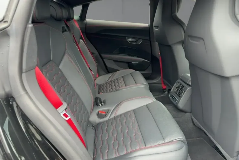 Audi RS e-tron GT din 2024 cu 18.843 km - oferta AUD243310 - foto 12
